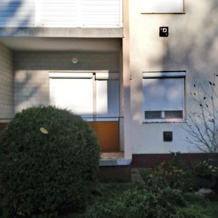 Fuesti Fecske Apartman Хайдусобосло Экстерьер фото