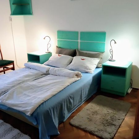 Fuesti Fecske Apartman Хайдусобосло Экстерьер фото