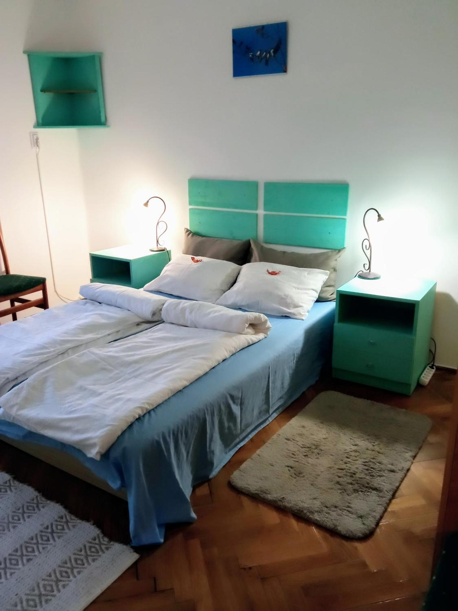 Fuesti Fecske Apartman Хайдусобосло Экстерьер фото