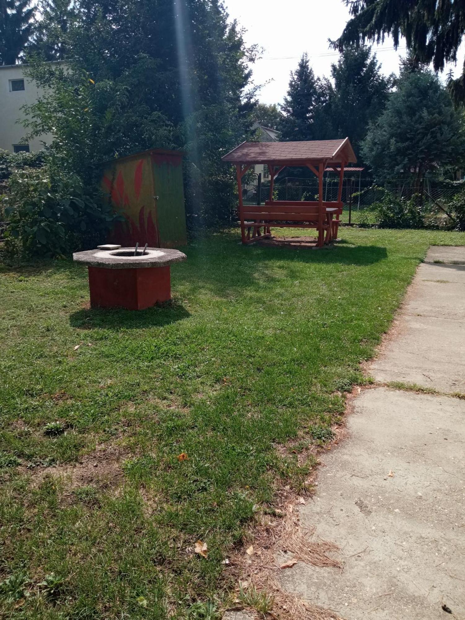 Fuesti Fecske Apartman Хайдусобосло Экстерьер фото